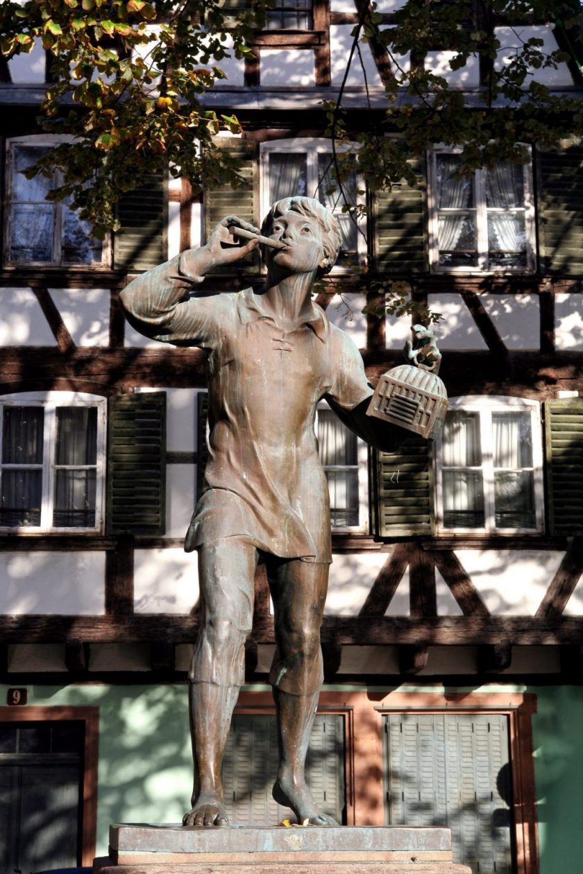 Statue du Meiselocker place st-Etienne à Strasbourg