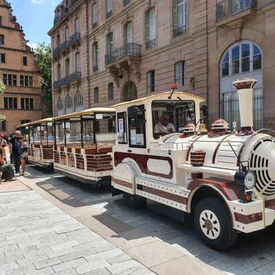 00-Petit-train-place-chateau.jpg